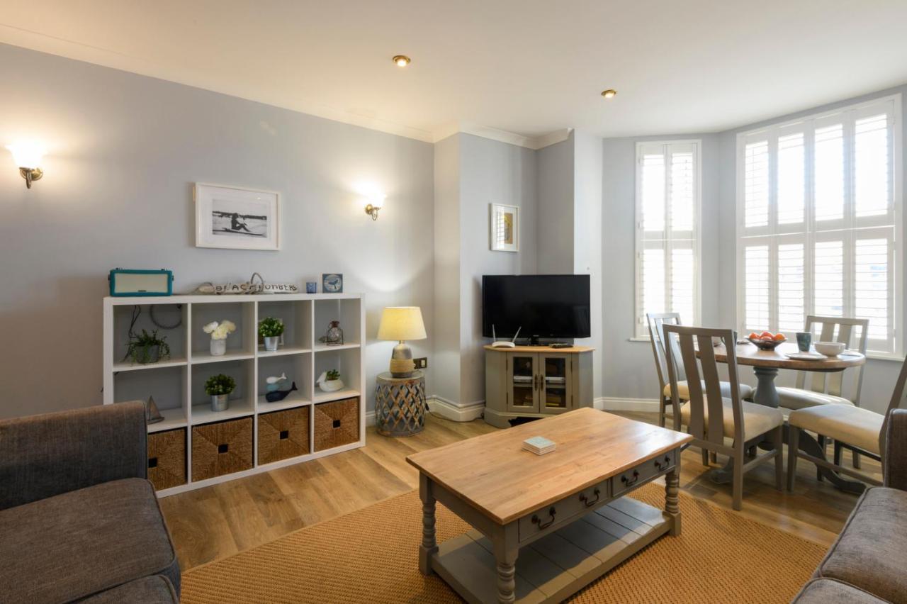 Beachcombers Apartments New Quay エクステリア 写真