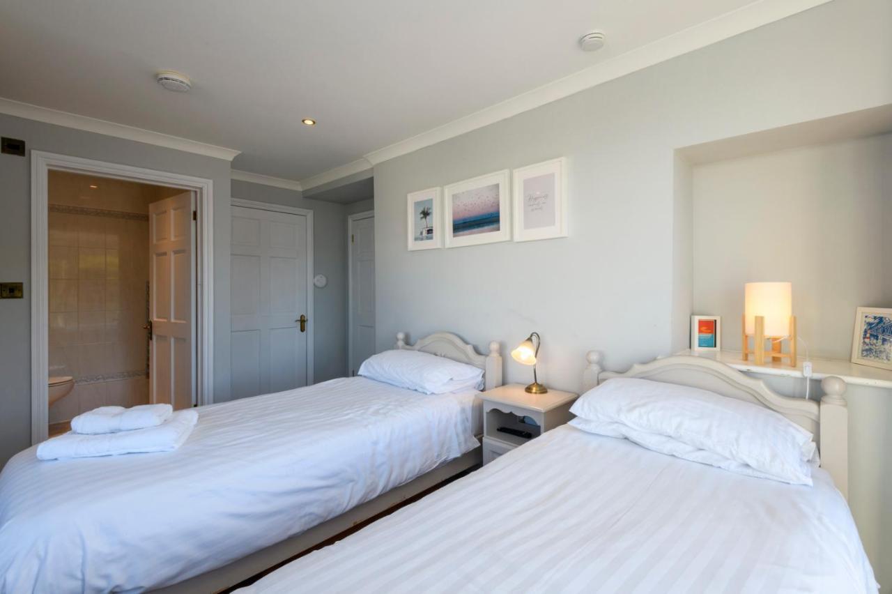 Beachcombers Apartments New Quay エクステリア 写真