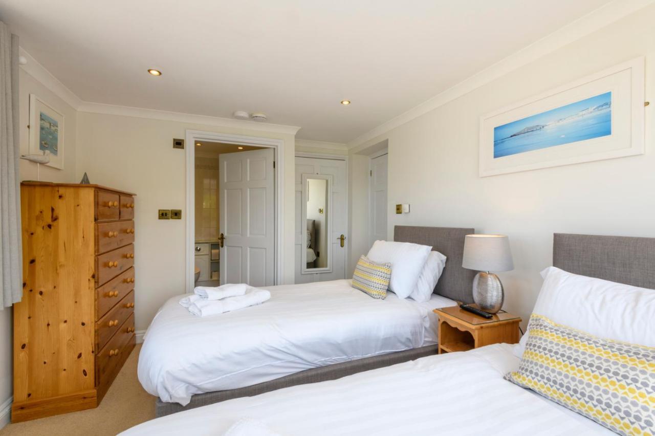 Beachcombers Apartments New Quay エクステリア 写真